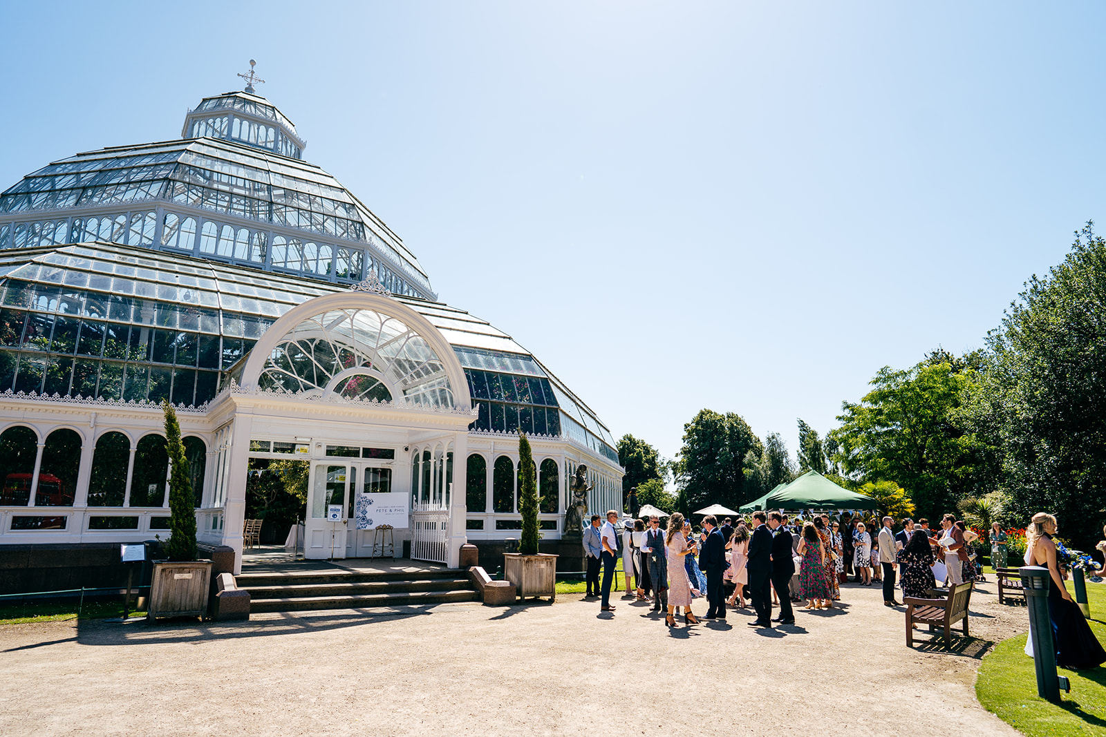 Sefton Park Palm House is a fantastic wedding venue in the beautiful setting of Sefton Park in Liverpool. 